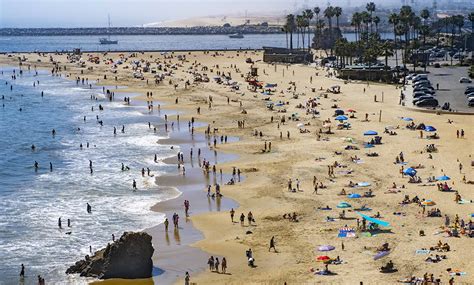 Warm Weather Brings Beachgoers to Newport Beach - Newport Beach News