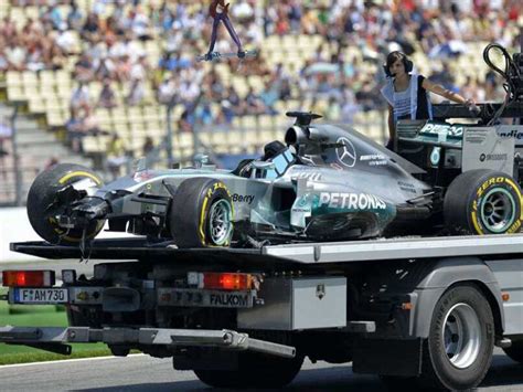 Lewis Hamilton Crashes in German GP Qualifying - Formula 1 News