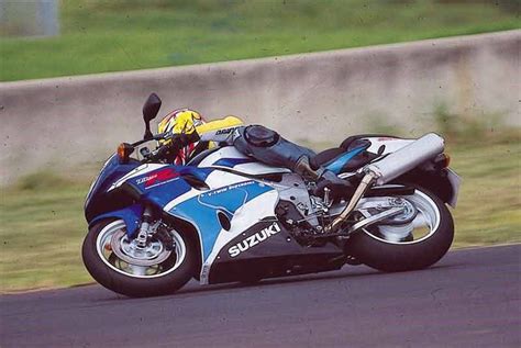 SUZUKI TL1000R (1998-2004) Review | Suzuki, Suzuki gsxr, Sport bikes