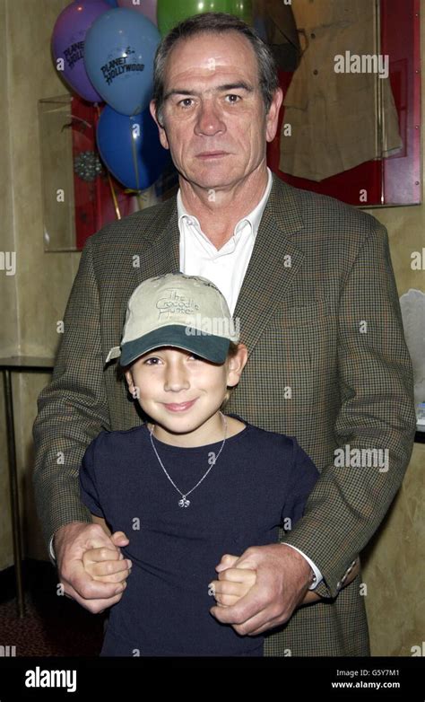 Stuart Little 2 screening - Tommy Lee Jones & daughter Victoria Stock Photo - Alamy