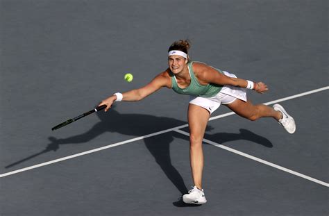 Aryna Sabalenka maintains harmony to extend streak in Abu Dhabi | Tennis.com