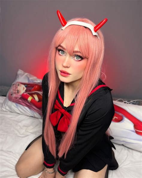 Cutest Zero Two cosplay with Dakimakura of Zero Two😍 : r/ZeroTwo