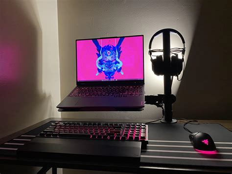 Just showing off my simple yet clean laptop setup. : r/GamingLaptops