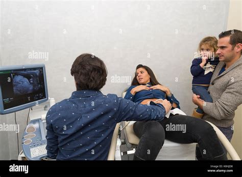 PREGNANT WOMAN, ULTRASOUND Stock Photo - Alamy