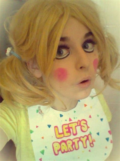 Cosplay Wednesday - Five Night at Freddy's Chica - GamersHeroes