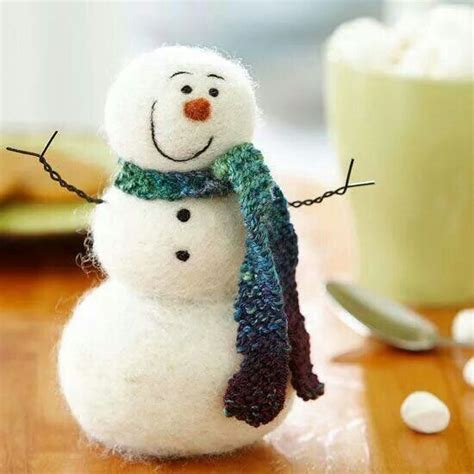 Pin by BreV on Magie de Noël | Felt christmas, Felt crafts, Snowman crafts