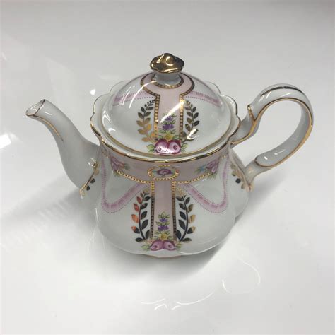 Vintage Tea Pot (24 oz) – Professional Party Rentals