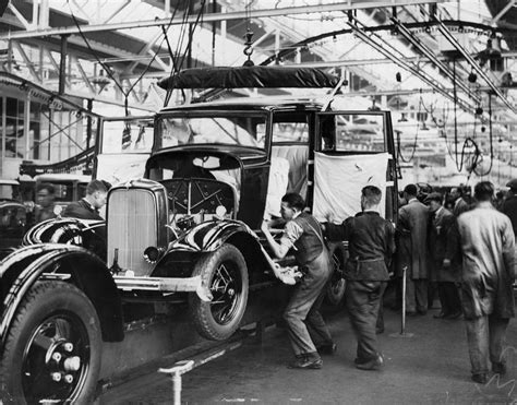 History - Images from the 1932 Ford assembly line. | The H.A.M.B.