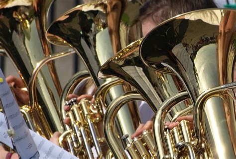 Euphonium vs Tuba Compared - Brass 'n Wind