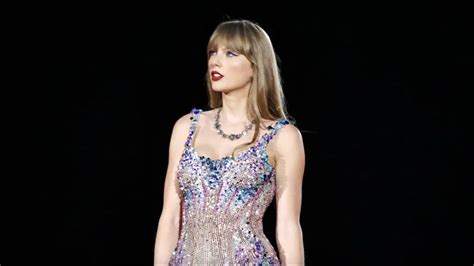 Taylor Swift 2024 Tour - Lesya Harmony