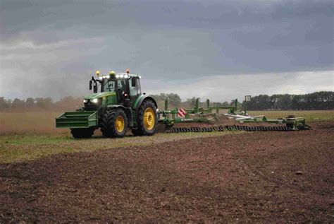 Top 7 Farm Equipment in the USA and Their Uses - Kelly Tillage USA