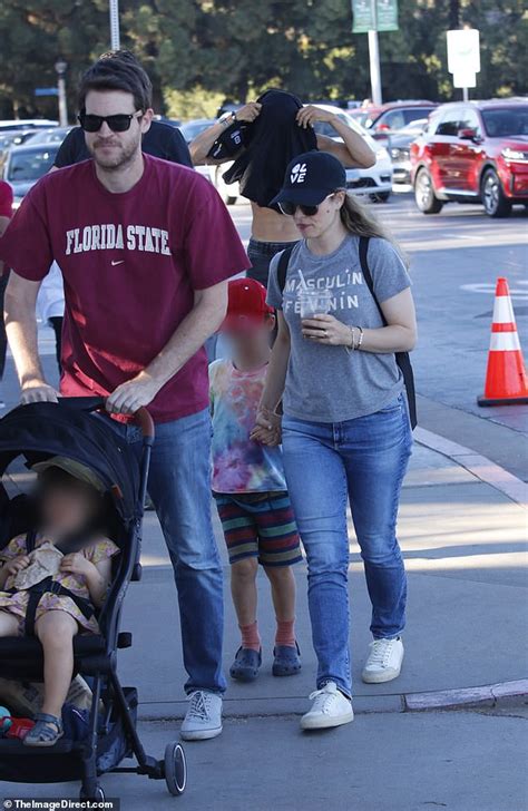 Rachel McAdams pictured with her entire family for the first time as ...