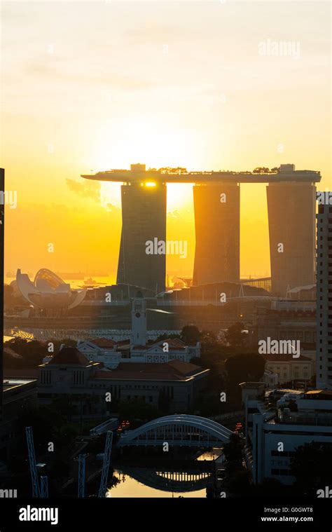 Clarke quay and marina bay sands hotel and casino hi-res stock photography and images - Alamy