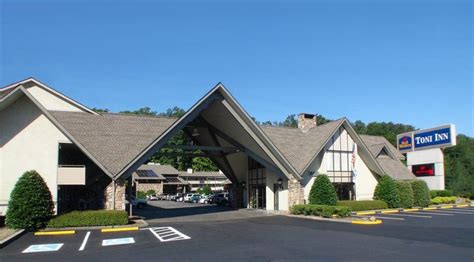 BEST WESTERN Toni Inn in Pigeon Forge, TN US | Best western, Mountain vacations, Vacation