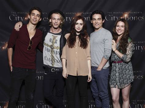 First official image of 'The Mortal Instruments: City of Bones' cast ...