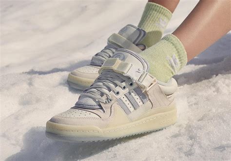 Adidas x Bad bunny low forum white : r/Pandabuy