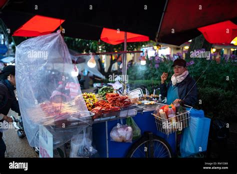 Da Lat night market, Vietnam Stock Photo - Alamy