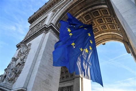 European flag under the Arc de Triomphe: Clément Beaune defends a ...