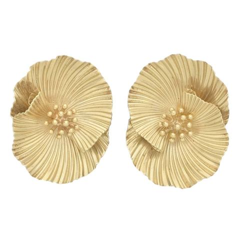 Gold Flower Earclips | Kinetic jewelry, Gold flowers, Jewelry