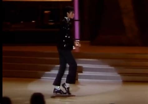 Michael Jacksons Moonwalk Turns 30 this Year! [VIDEO]