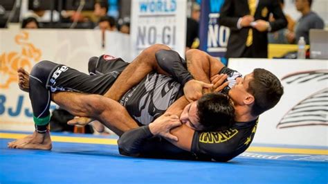 Jiu Jitsu - Gi Vs No Gi | SportzBits