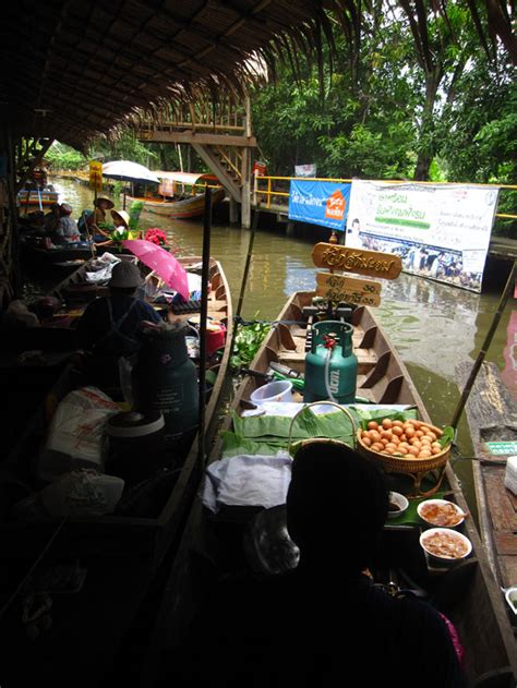 Khlong Lat Mayom Floating Market