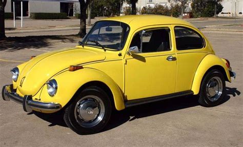 The Yellow Bug | Vocho amarillo, Pegatinas para autos, Auto volkswagen