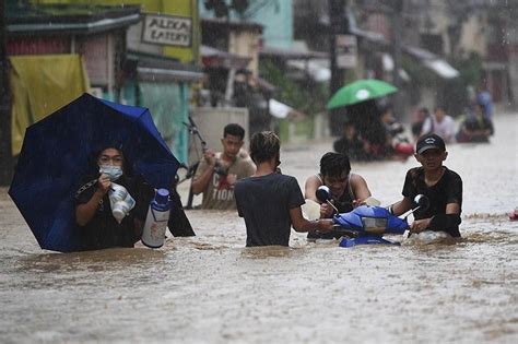 Marikina mayor: Air rescue needed as 'Ulysses' flood thousands of homes ...