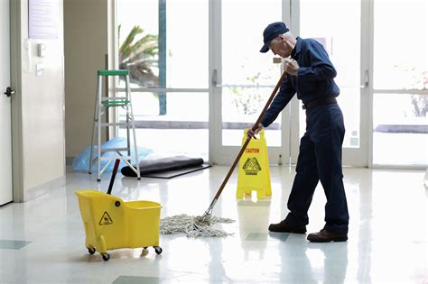 Texas students raise $270K to help 80-year-old custodian retire