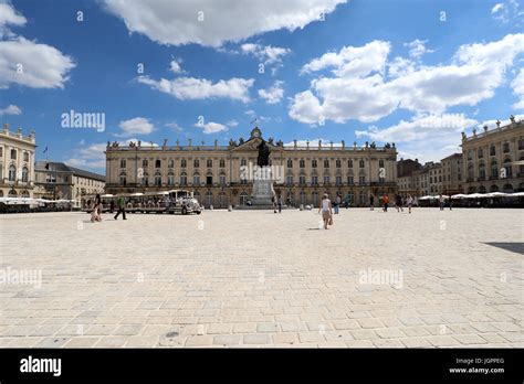 18th century french architecture hi-res stock photography and images ...