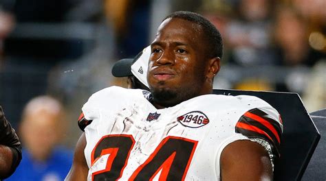 Browns star Nick Chubb suffers gruesome leg injury, broadcast avoids ...