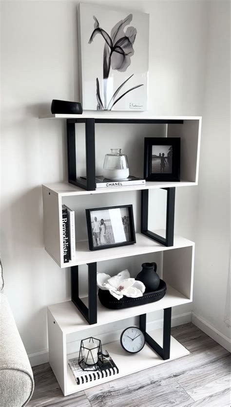 Black and white decor bookshelf | Black and white living room decor ...