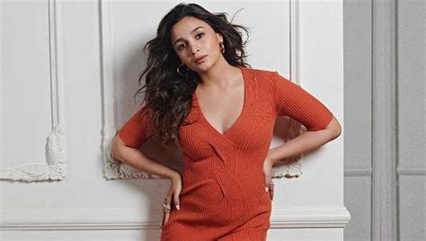 Alia Bhatt elegantly flaunts her baby bump in a body hugging ribbed dress | Bollywood Bubble