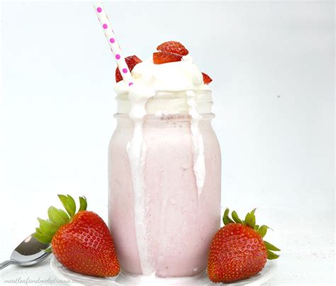 Easy Strawberry Milkshake - Meatloaf and Melodrama