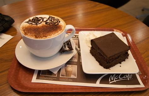 File:Coffee and cake (8400386474).jpg - Wikimedia Commons