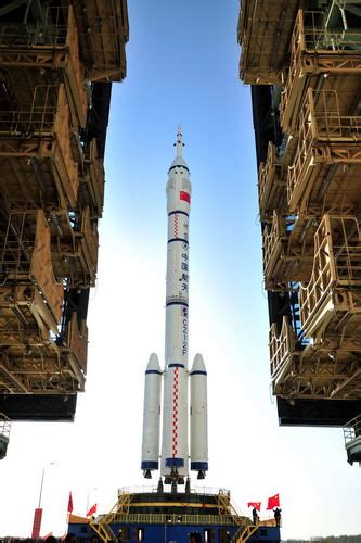 Shenzhou-8 rolled out for Blastoff to China's 1st Space Station on ...