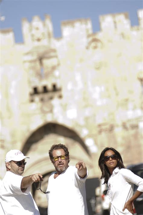 Le foto di Julian Schnabel e Rula Jebreal sul set di MIRAL | Nuovo Cinema Locatelli