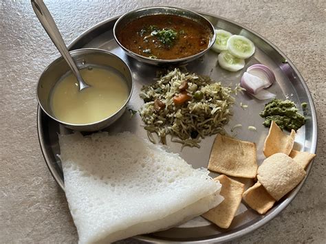 Maharashtrian Thali. : r/IndianFoodPhotos