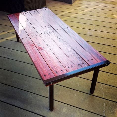 Mahogany Stained Pallet Coffee Table - Easy Pallet Ideas