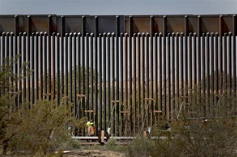 450 miles of border wall by next year? In Arizona, it starts | AP News