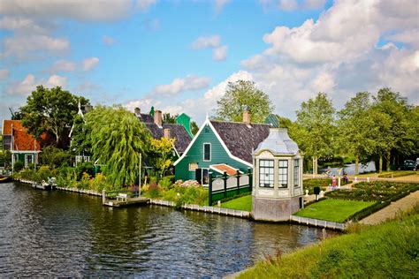 Day Trip to Zaanse Schans Windmill Village - Nordic Experience