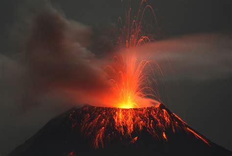 Difference Between Volcanoes and Earthquakes