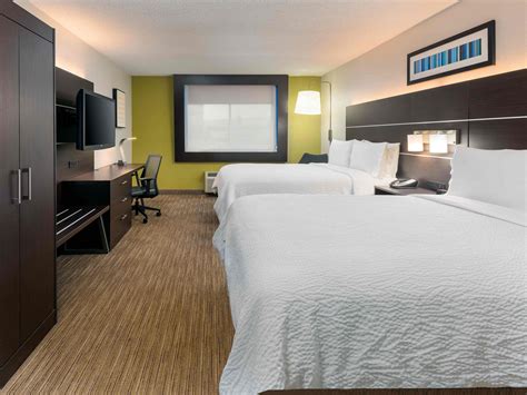 Doral Hotels near Miami Airport (MIA) | Holiday Inn Express Miami Airport Doral Area