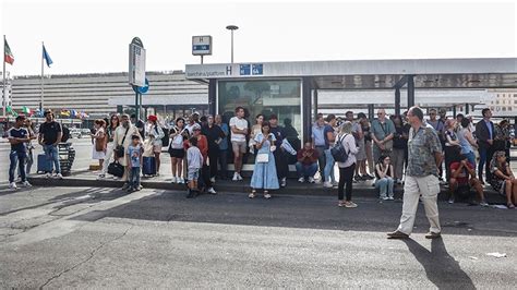 İtalya'da ulaşım sektörü çalışanları 24 saatlik greve gitti - Dünya ...