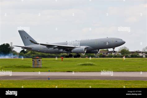 Raf voyager tanker aircraft hi-res stock photography and images - Alamy