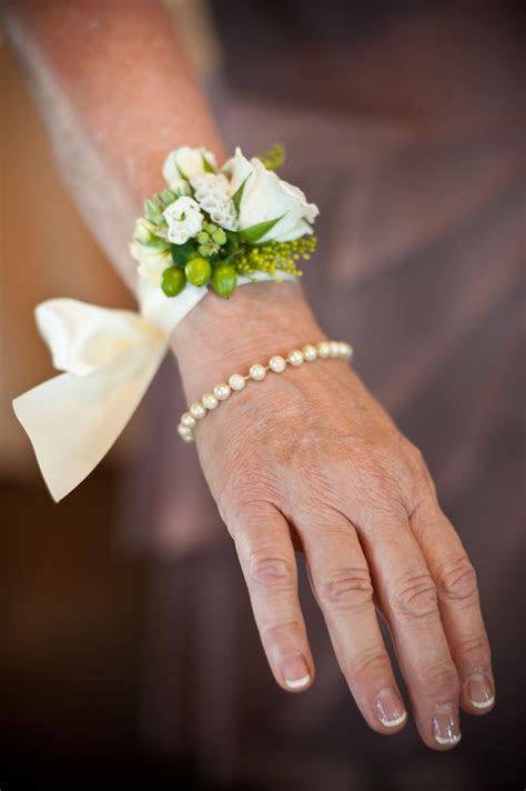 Bride flowers, Corsage wedding, Wrist corsage wedding