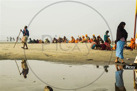 Image of Pilgrims at the beach of Ganga Sagar-DA941385-Picxy