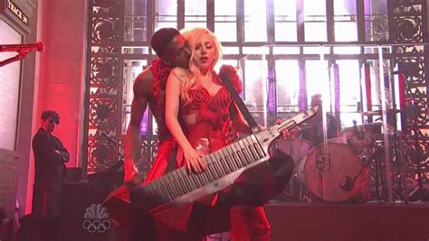 Lady GaGa Performs Paparazzi In "Saturday Night Live" (10/03/09) - Lady ...