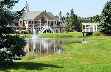 Golfing at Brentwood Golf Club & Banquet Center