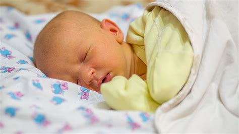 What is jaundice and how can it be treated? | HELLO!